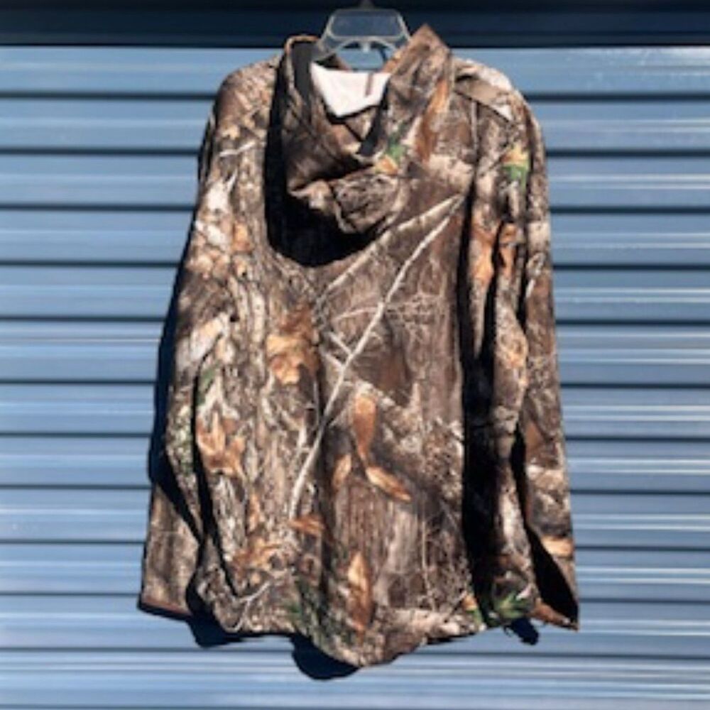 Size: 2XL {50-52} Camouflage Hunting Jacket w/ Hoodie Realtree . New w/o Tags
